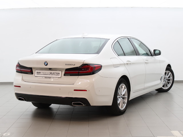 BMW Serie 5 520d color Blanco. Año 2022. 140KW(190CV). Diésel. En concesionario Augusta Aragon S.A. de Zaragoza