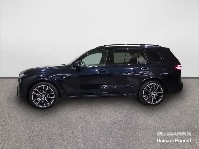 BMW X7 xDrive40d color Negro. Año 2024. 259KW(352CV). Diésel. En concesionario Unicars Ponent de Lleida