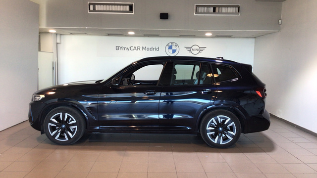 BMW iX3 M Sport color Negro. Año 2022. 210KW(286CV). Eléctrico. En concesionario BYmyCAR Madrid - Alcalá de Madrid