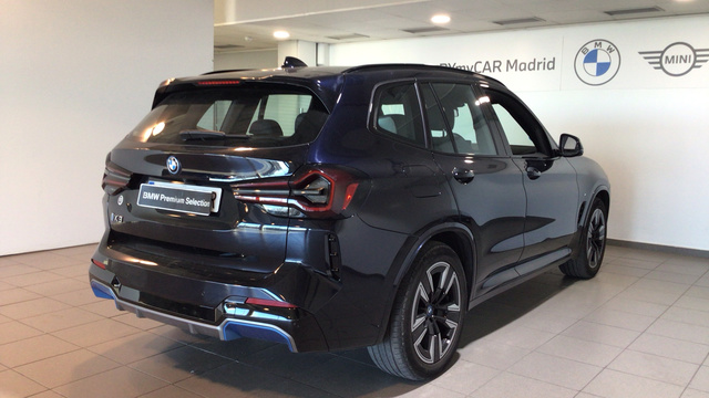 BMW iX3 M Sport color Negro. Año 2022. 210KW(286CV). Eléctrico. En concesionario BYmyCAR Madrid - Alcalá de Madrid