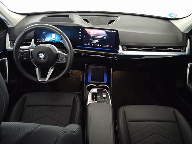BMW X1 xDrive20d color Blanco. Año 2024. 120KW(163CV). Diésel. En concesionario ALBAMOCION CIUDAD REAL  de Ciudad Real