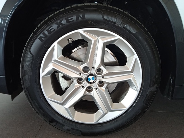 BMW X1 xDrive20d color Blanco. Año 2024. 120KW(163CV). Diésel. En concesionario ALBAMOCION CIUDAD REAL  de Ciudad Real