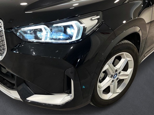 BMW iX1 eDrive20 color Negro. Año 2024. 150KW(204CV). Eléctrico. En concesionario Engasa S.A. de Valencia