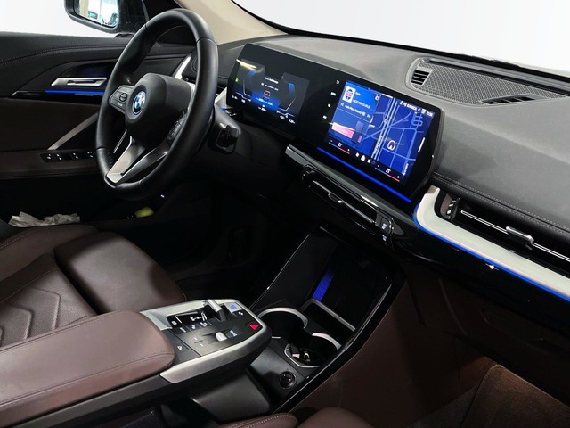 BMW iX1 eDrive20 color Negro. Año 2024. 150KW(204CV). Eléctrico. En concesionario Engasa S.A. de Valencia