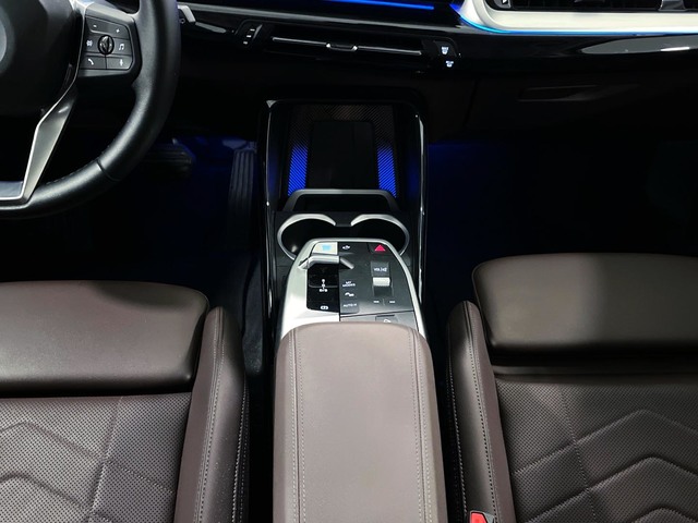 BMW iX1 eDrive20 color Negro. Año 2024. 150KW(204CV). Eléctrico. En concesionario Engasa S.A. de Valencia