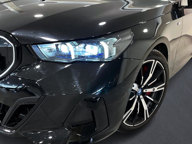 BMW i5 eDrive40 color Negro. Año 2024. 250KW(340CV). Eléctrico. En concesionario Engasa S.A. de Valencia