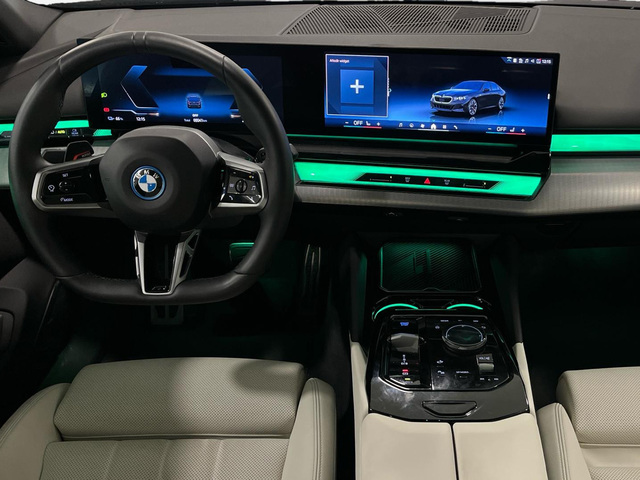 BMW i5 eDrive40 color Negro. Año 2024. 250KW(340CV). Eléctrico. En concesionario Engasa S.A. de Valencia