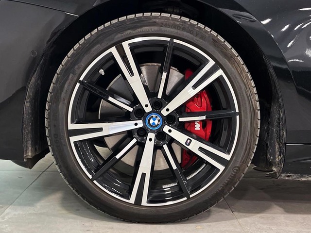 BMW i5 eDrive40 color Negro. Año 2024. 250KW(340CV). Eléctrico. En concesionario Engasa S.A. de Valencia