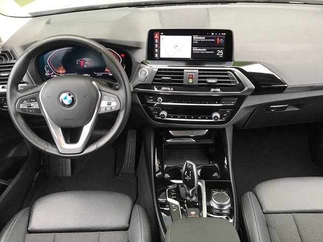 BMW X3 xDrive20d color Gris Plata. Año 2021. 140KW(190CV). Diésel. En concesionario Celtamotor Vigo de Pontevedra