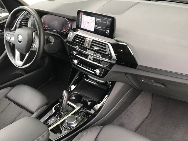 BMW X3 xDrive20d color Gris Plata. Año 2021. 140KW(190CV). Diésel. En concesionario Celtamotor Vigo de Pontevedra