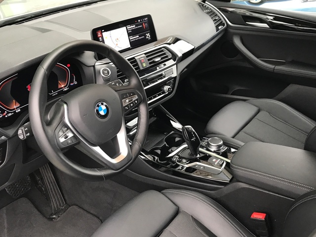 BMW X3 xDrive20d color Gris Plata. Año 2021. 140KW(190CV). Diésel. En concesionario Celtamotor Vigo de Pontevedra