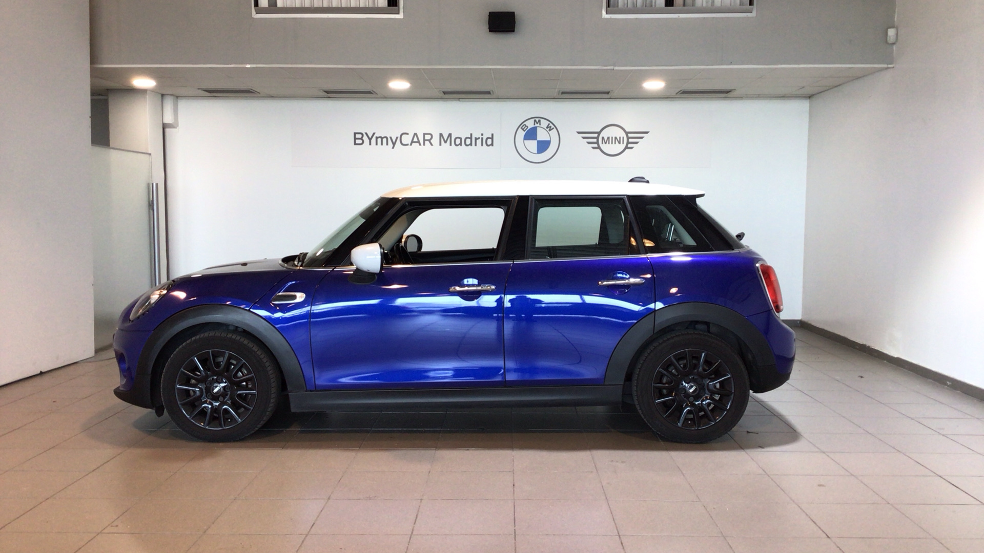 fotoG 2 del MINI MINI 5 Puertas Cooper 100 kW (136 CV) 136cv Gasolina del 2020 en Madrid