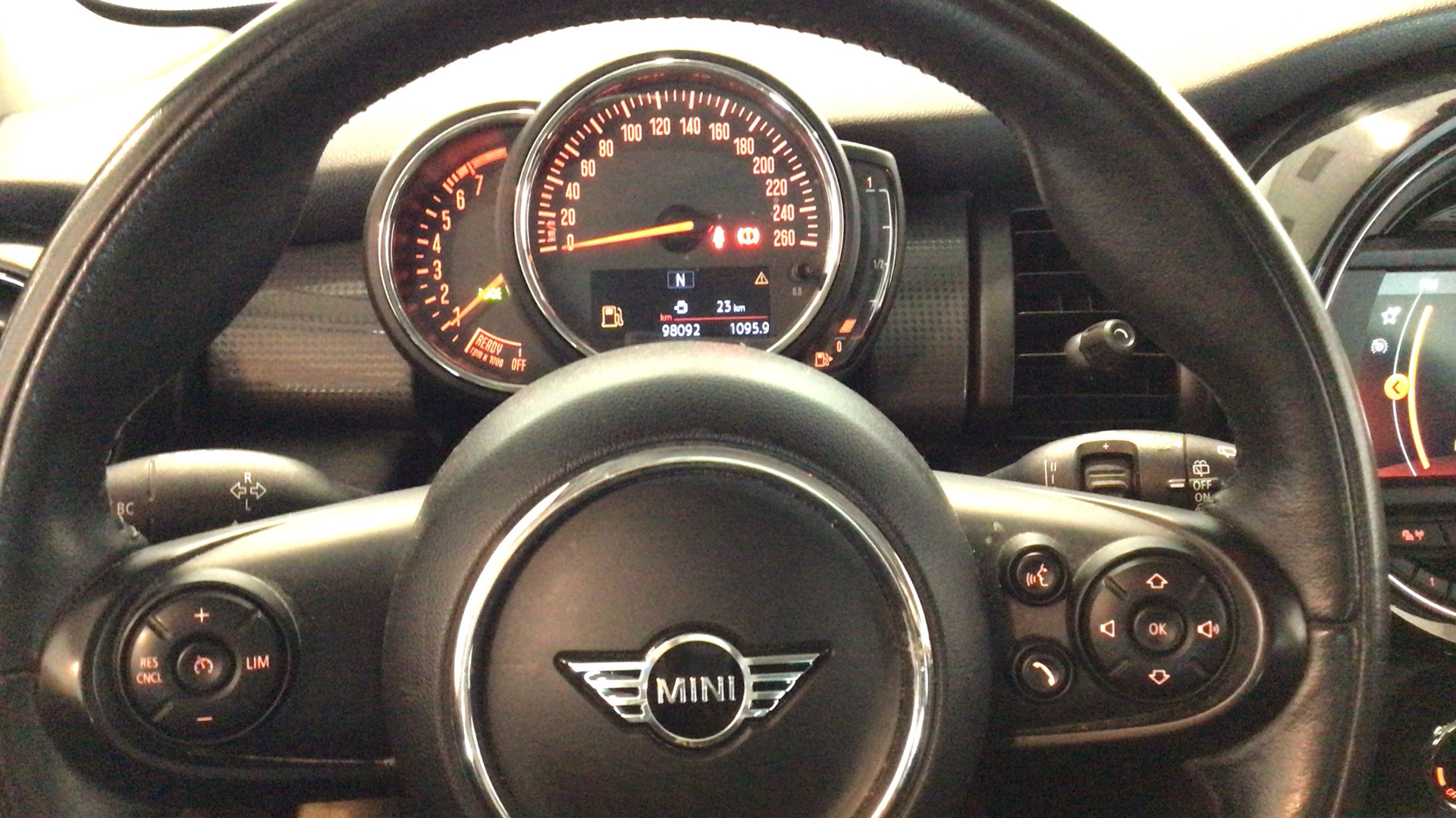 fotoG 10 del MINI MINI 5 Puertas Cooper 100 kW (136 CV) 136cv Gasolina del 2020 en Madrid