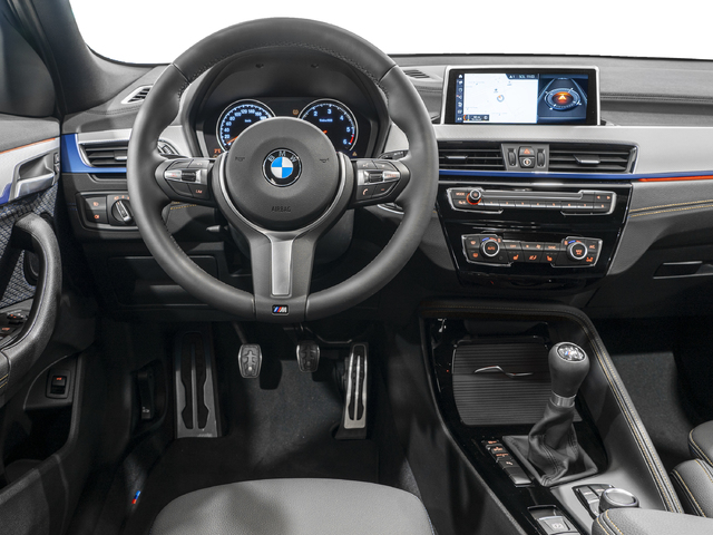 BMW X2 sDrive16d color Gris. Año 2024. 85KW(116CV). Diésel. En concesionario Caetano Cuzco Raimundo Fernandez Villaverde, 45 de Madrid