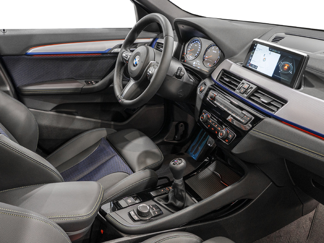 BMW X2 sDrive16d color Gris. Año 2024. 85KW(116CV). Diésel. En concesionario Caetano Cuzco Raimundo Fernandez Villaverde, 45 de Madrid