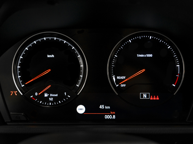 BMW X2 sDrive16d color Gris. Año 2024. 85KW(116CV). Diésel. En concesionario Caetano Cuzco Raimundo Fernandez Villaverde, 45 de Madrid