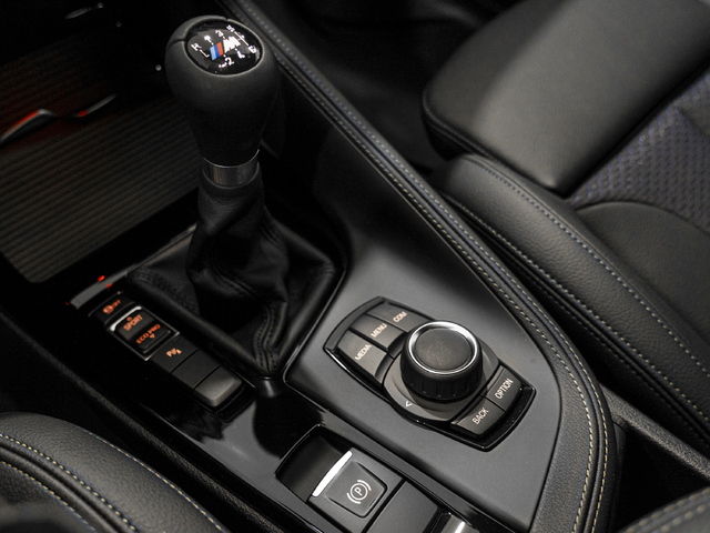 BMW X2 sDrive16d color Gris. Año 2024. 85KW(116CV). Diésel. En concesionario Caetano Cuzco Raimundo Fernandez Villaverde, 45 de Madrid
