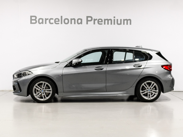 BMW Serie 1 116d color Gris. Año 2024. 85KW(116CV). Diésel. En concesionario Barcelona Premium -- GRAN VIA de Barcelona