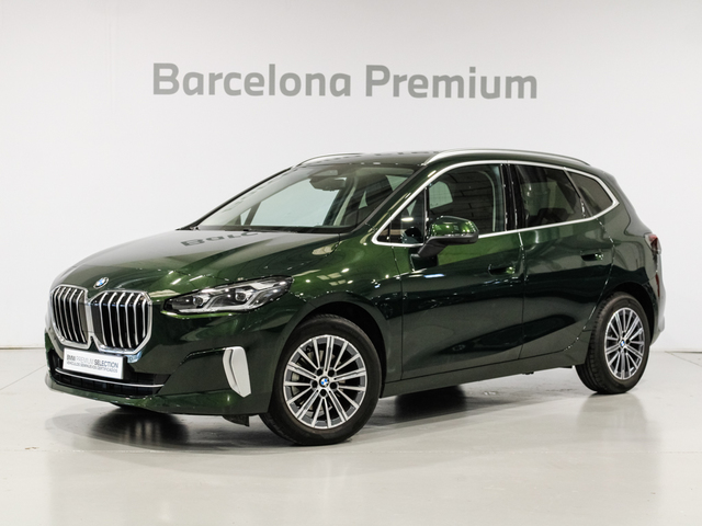 BMW Serie 2 218i Active Tourer color Verde. Año 2024. 100KW(136CV). Gasolina. En concesionario Barcelona Premium -- GRAN VIA de Barcelona