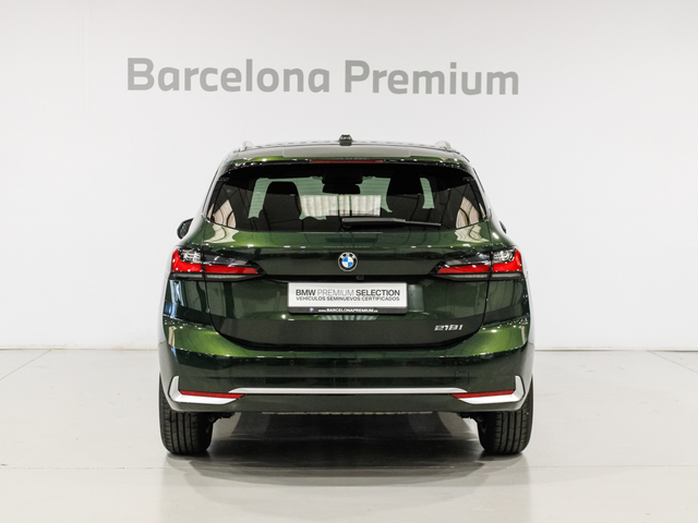 BMW Serie 2 218i Active Tourer color Verde. Año 2024. 100KW(136CV). Gasolina. En concesionario Barcelona Premium -- GRAN VIA de Barcelona