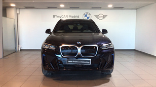 Fotos de BMW iX3 M Sport color Negro. Año 2023. 210KW(286CV). Eléctrico. En concesionario BYmyCAR Madrid - Alcalá de Madrid