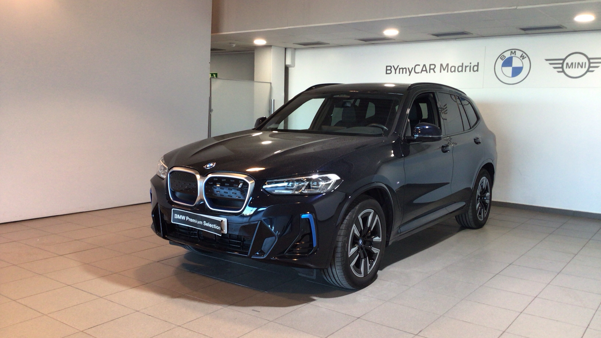 BMW iX3 M Sport color Negro. Año 2023. 210KW(286CV). Eléctrico. En concesionario BYmyCAR Madrid - Alcalá de Madrid