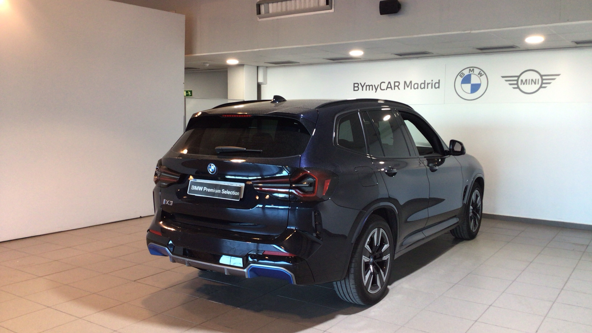 BMW iX3 M Sport color Negro. Año 2023. 210KW(286CV). Eléctrico. En concesionario BYmyCAR Madrid - Alcalá de Madrid