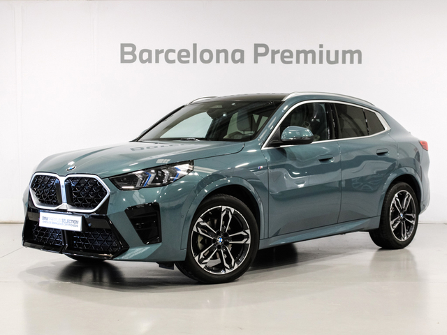 BMW X2 sDrive18d color Verde. Año 2024. 110KW(150CV). Diésel. En concesionario Barcelona Premium -- GRAN VIA de Barcelona