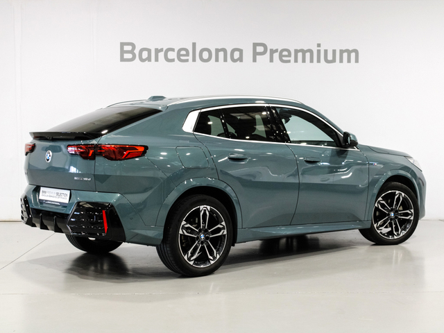 BMW X2 sDrive18d color Verde. Año 2024. 110KW(150CV). Diésel. En concesionario Barcelona Premium -- GRAN VIA de Barcelona