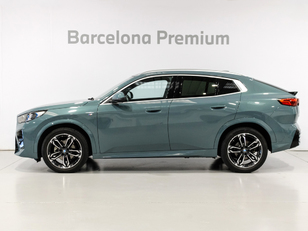 Fotos de BMW X2 sDrive18d color Verde. Año 2024. 110KW(150CV). Diésel. En concesionario Barcelona Premium -- GRAN VIA de Barcelona