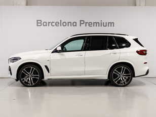 Fotos de BMW X5 xDrive40d color Blanco. Año 2021. 250KW(340CV). Diésel. En concesionario Barcelona Premium -- GRAN VIA de Barcelona