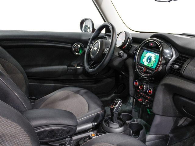 fotoG 7 del MINI MINI 3 Puertas Cooper 100 kW (136 CV) 136cv Gasolina del 2021 en Barcelona
