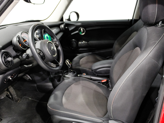 fotoG 10 del MINI MINI 3 Puertas Cooper 100 kW (136 CV) 136cv Gasolina del 2021 en Barcelona