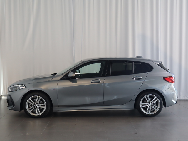 BMW Serie 1 118d color Gris. Año 2024. 110KW(150CV). Diésel. En concesionario Pruna Motor, S.L de Barcelona