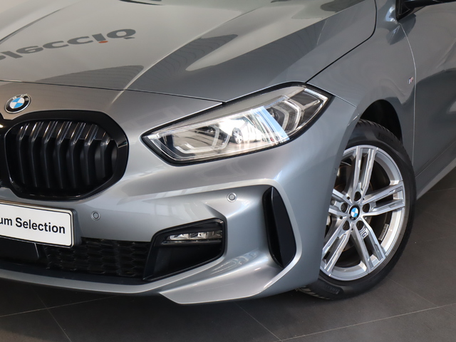 BMW Serie 1 118d color Gris. Año 2024. 110KW(150CV). Diésel. En concesionario Pruna Motor, S.L de Barcelona