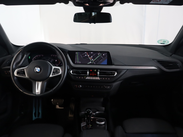 BMW Serie 1 118d color Gris. Año 2024. 110KW(150CV). Diésel. En concesionario Pruna Motor, S.L de Barcelona