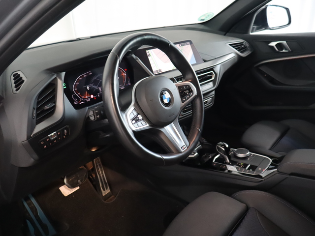 BMW Serie 1 118d color Gris. Año 2024. 110KW(150CV). Diésel. En concesionario Pruna Motor, S.L de Barcelona