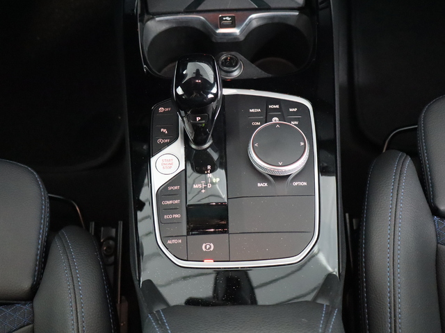 BMW Serie 1 118d color Gris. Año 2024. 110KW(150CV). Diésel. En concesionario Pruna Motor, S.L de Barcelona
