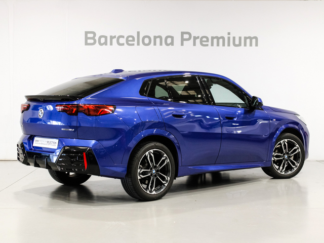 BMW X2 sDrive18d color Azul. Año 2024. 110KW(150CV). Diésel. En concesionario Barcelona Premium -- GRAN VIA de Barcelona