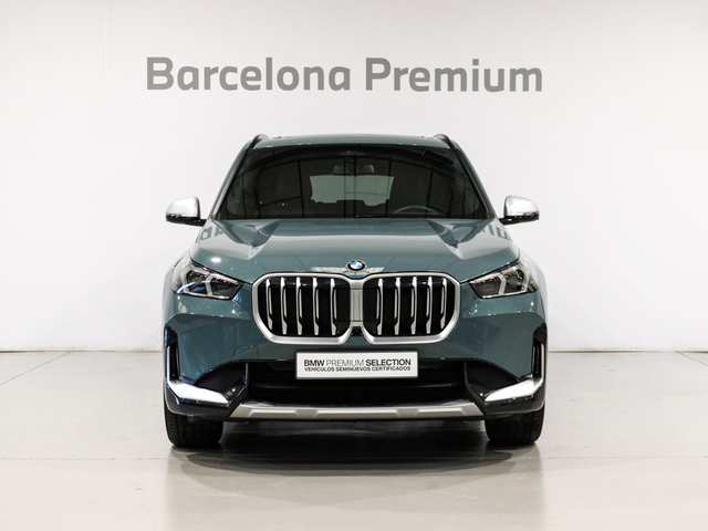 BMW X1 sDrive18d color Verde. Año 2024. 110KW(150CV). Diésel. En concesionario Barcelona Premium -- GRAN VIA de Barcelona