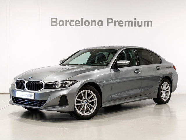 BMW Serie 3 320i color Gris. Año 2024. 135KW(184CV). Gasolina. En concesionario Barcelona Premium -- GRAN VIA de Barcelona