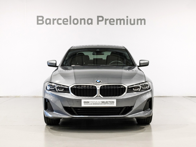 BMW Serie 3 320i color Gris. Año 2024. 135KW(184CV). Gasolina. En concesionario Barcelona Premium -- GRAN VIA de Barcelona