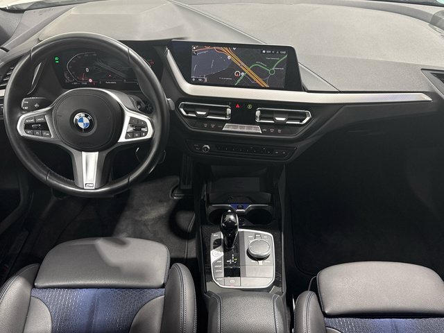 BMW Serie 1 118d color Blanco. Año 2024. 110KW(150CV). Diésel. En concesionario Auto Premier, S.A. - ALCALÁ DE HENARES de Madrid