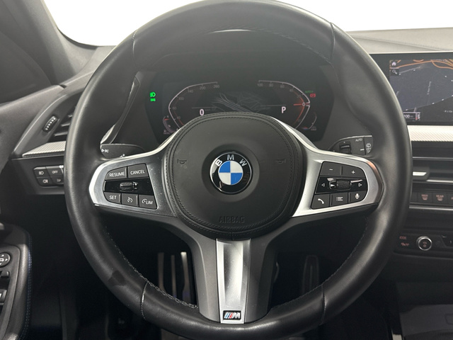 BMW Serie 1 118d color Blanco. Año 2024. 110KW(150CV). Diésel. En concesionario Auto Premier, S.A. - ALCALÁ DE HENARES de Madrid