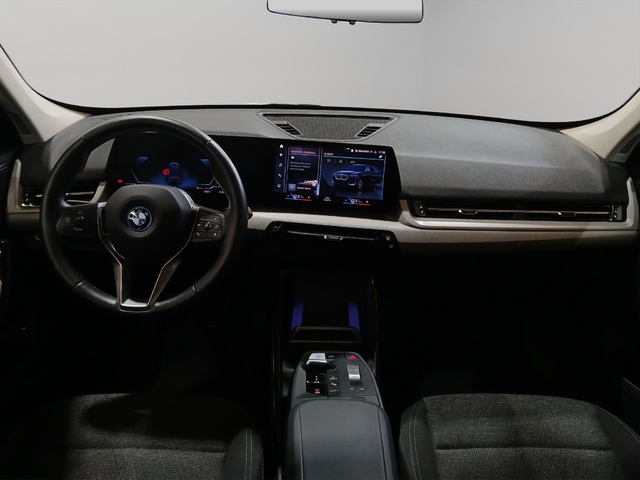 BMW iX1 xDrive30 color Negro. Año 2023. 230KW(313CV). Eléctrico. En concesionario GANDIA Automoviles Fersan, S.A. de Valencia