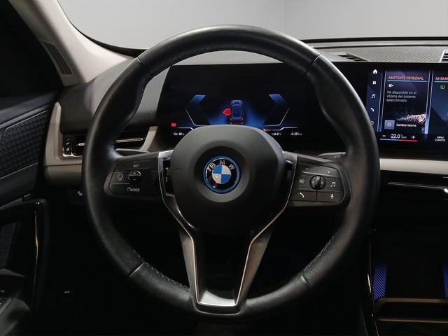 BMW iX1 xDrive30 color Negro. Año 2023. 230KW(313CV). Eléctrico. En concesionario GANDIA Automoviles Fersan, S.A. de Valencia