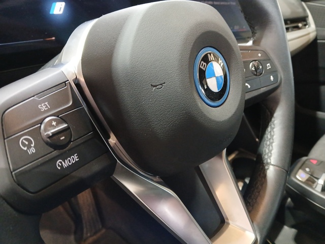 BMW iX1 xDrive30 color Negro. Año 2023. 230KW(313CV). Eléctrico. En concesionario GANDIA Automoviles Fersan, S.A. de Valencia