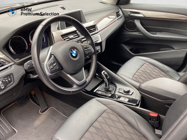 BMW X1 sDrive18i color Gris. Año 2021. 103KW(140CV). Gasolina. En concesionario Marmotor de Las Palmas