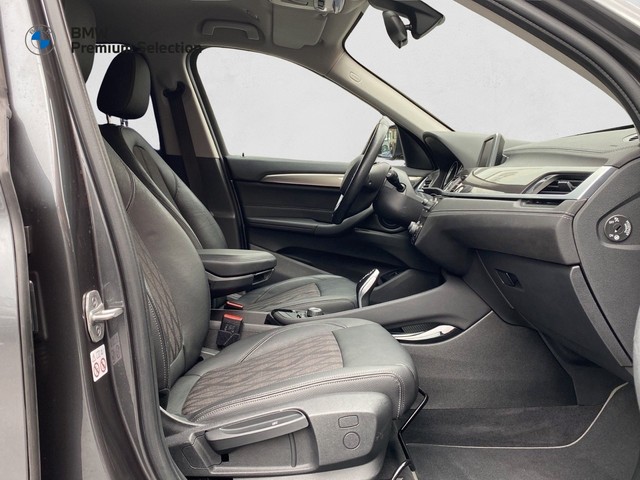 BMW X1 sDrive18i color Gris. Año 2021. 103KW(140CV). Gasolina. En concesionario Marmotor de Las Palmas