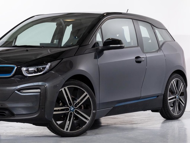 BMW i3 120Ah color Gris. Año 2021. 125KW(170CV). Eléctrico. En concesionario Oliva Motor Girona de Girona